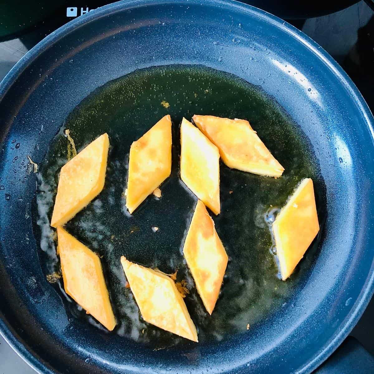 Jimmikung gram flour paneer frying in a pan.
