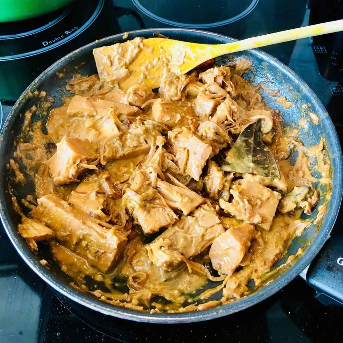 
Frying pan containing kosha mangsho style vegan jack curry after cooking complete