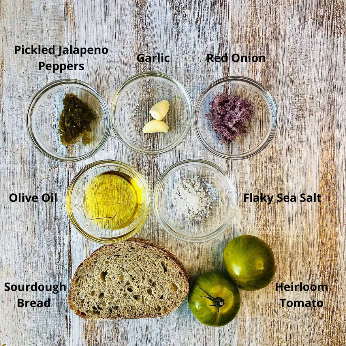 Pan con tomate ingredients laid out, annotated.