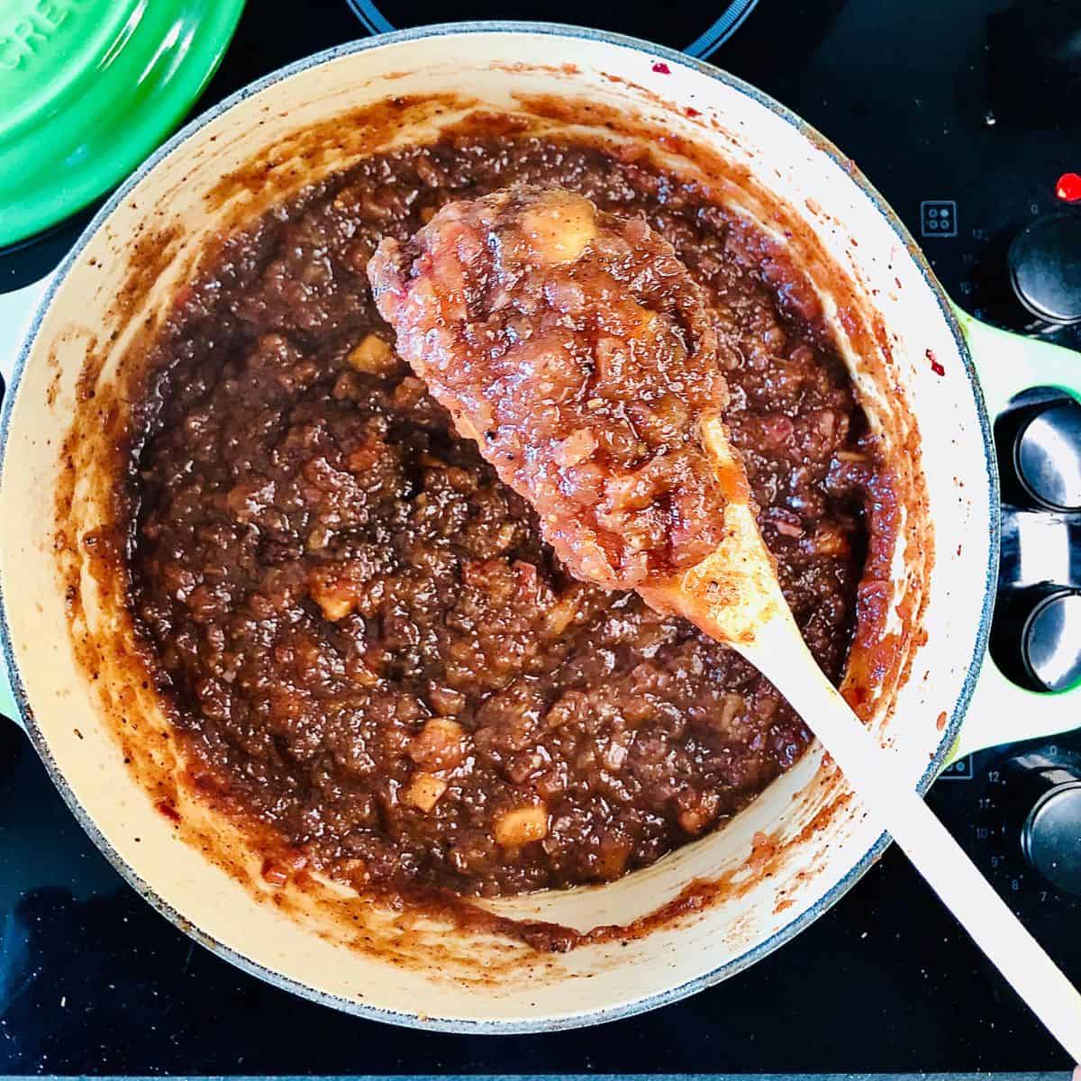 A large pot containing cooked apple chutney.