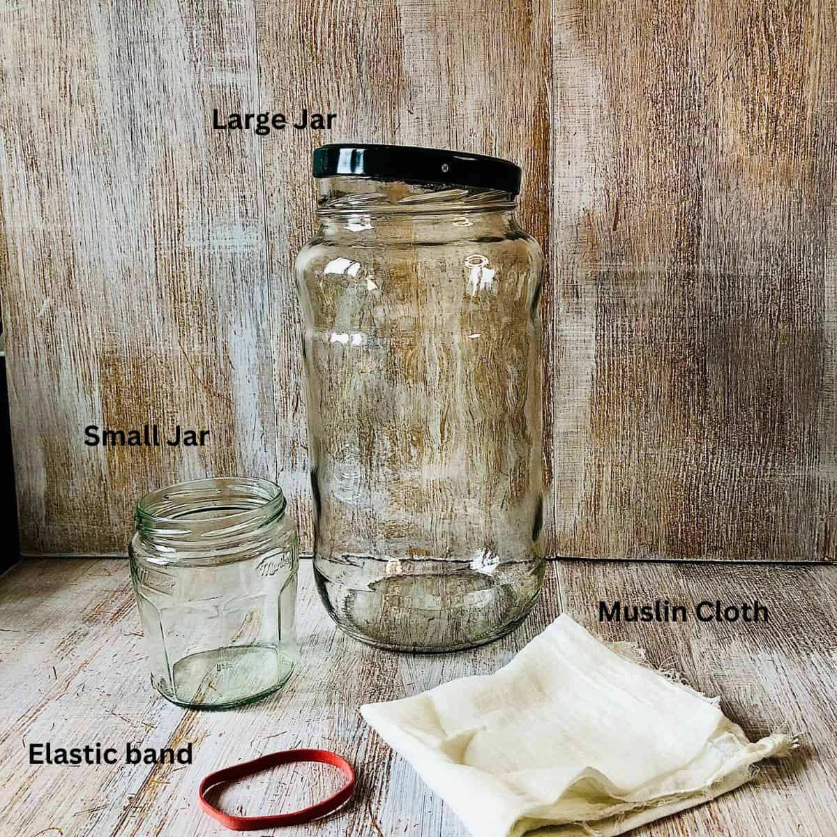 Equipment for making apple cider vinegar: Big jar, small jar, elastic band and muslin cloth.