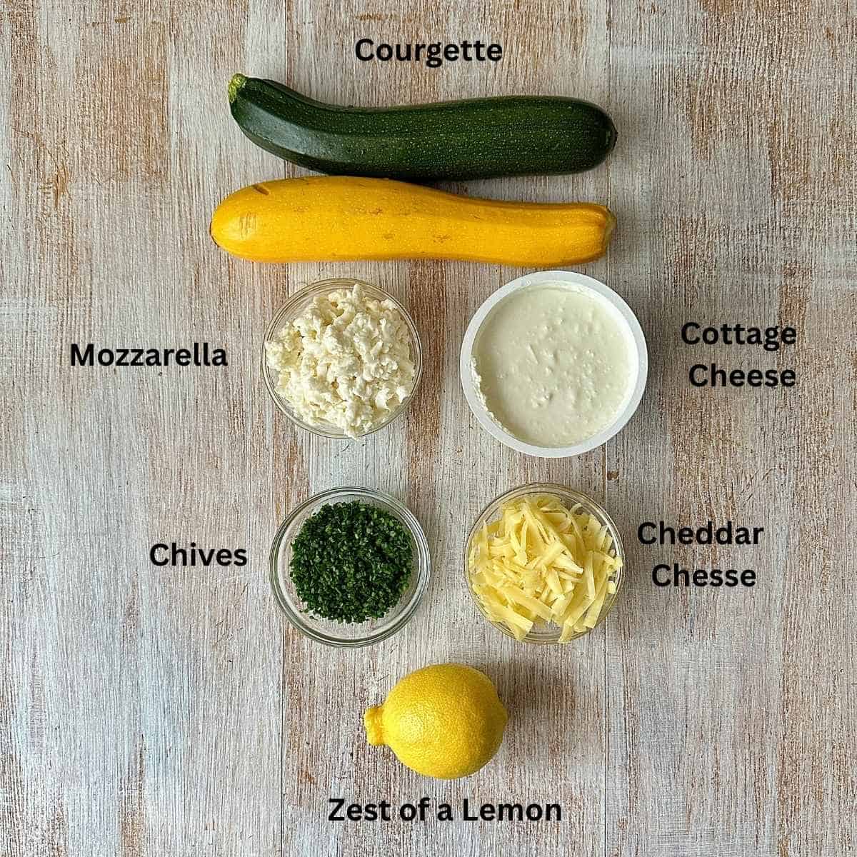 Ingredients for cottage cheese wrap with a courgette base in small glass dishes. The ingredients are annotated.